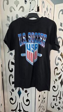 U.S. Soccer USA Shield Graphic T Shirt Adult Medium Black NWT Official Soccer
